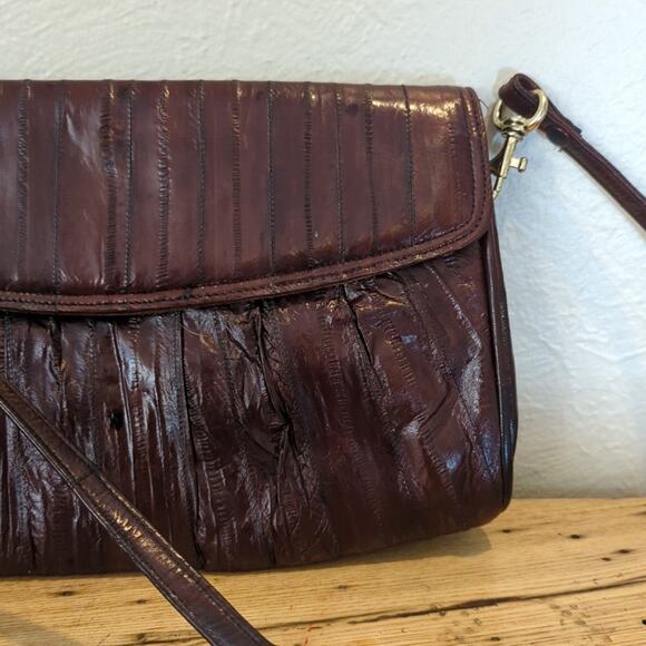Vintage Leather of the Sea Brown Eel Skin Flap Closure Crossbody Handbag - Picture 3 of 9